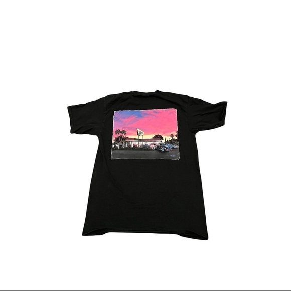 IN N OUT Tee Size Medium - Picture 3 of 5
